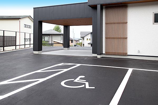 車椅子対応駐車場